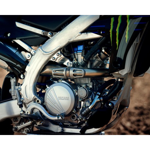 250cc liquid-cooled DOHC 4-valve engine