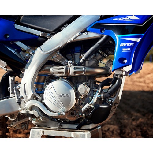 250cc liquid-cooled DOHC 4-valve engine