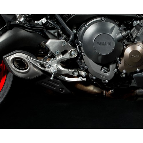 Concealed 3-into-1 Exhaust